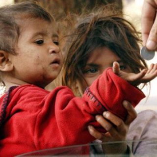 child-beggars-on-road